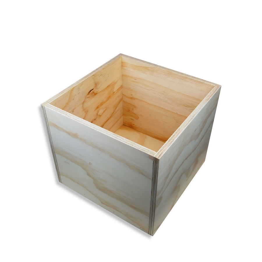 Holzkiste aus Kiefern Sperrholz. Hübsche Kiste für Regale